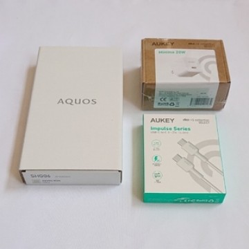 新品☆SHARP AQUOS wish SHG06 急速充電器&amp;USBケーブル付