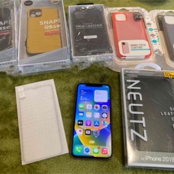 新品ケース　ガラスフィルム付！美品！iPhon11 pro SIMフリー256G