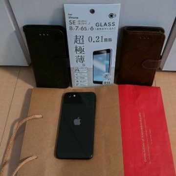 極上品 iPhone SE 2 128GB ブラック 本体 ケース セット SI