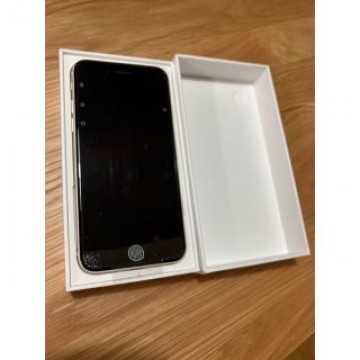 【送料込】iPhone SE (第3世代) ホワイト 128GB  SIMフリー