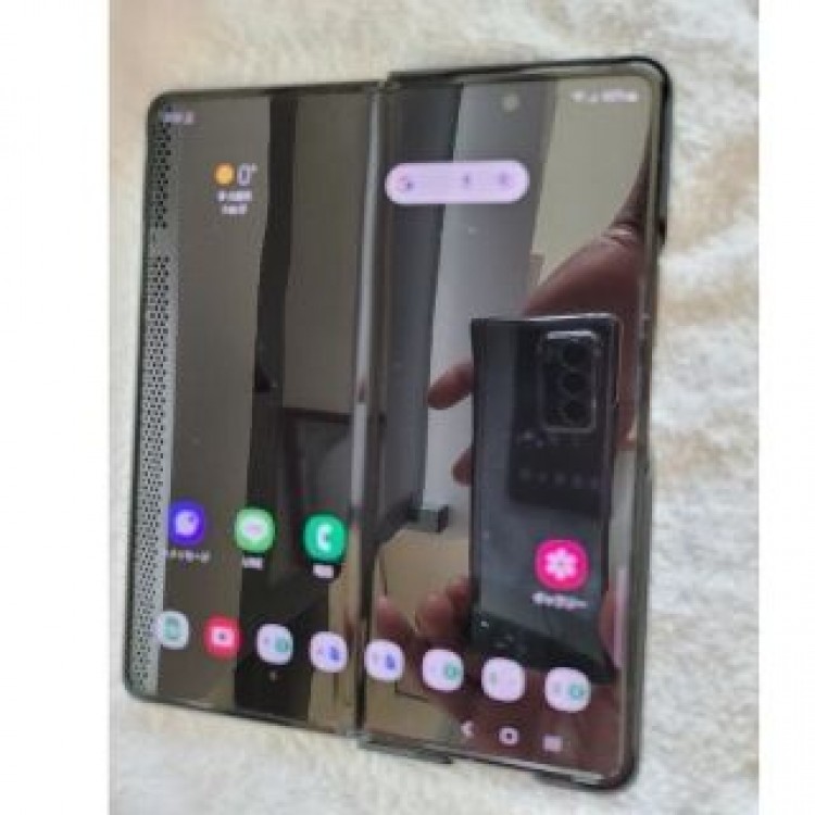 Galaxy Z Fold3 5G ファントムブラック docomo