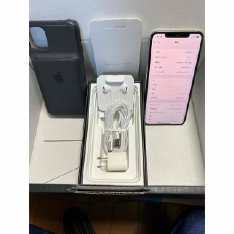 個人出品　iPhone11 Pro Max 256GB docomo版 シルバー