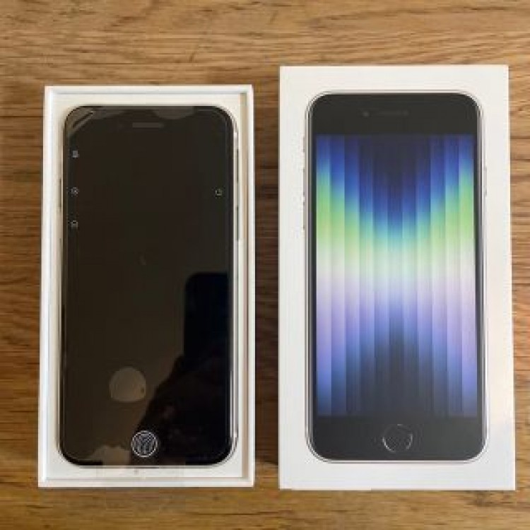 iPhone SE3 第3世代　新品未使用　64GB 白　ホワイト　simフリー