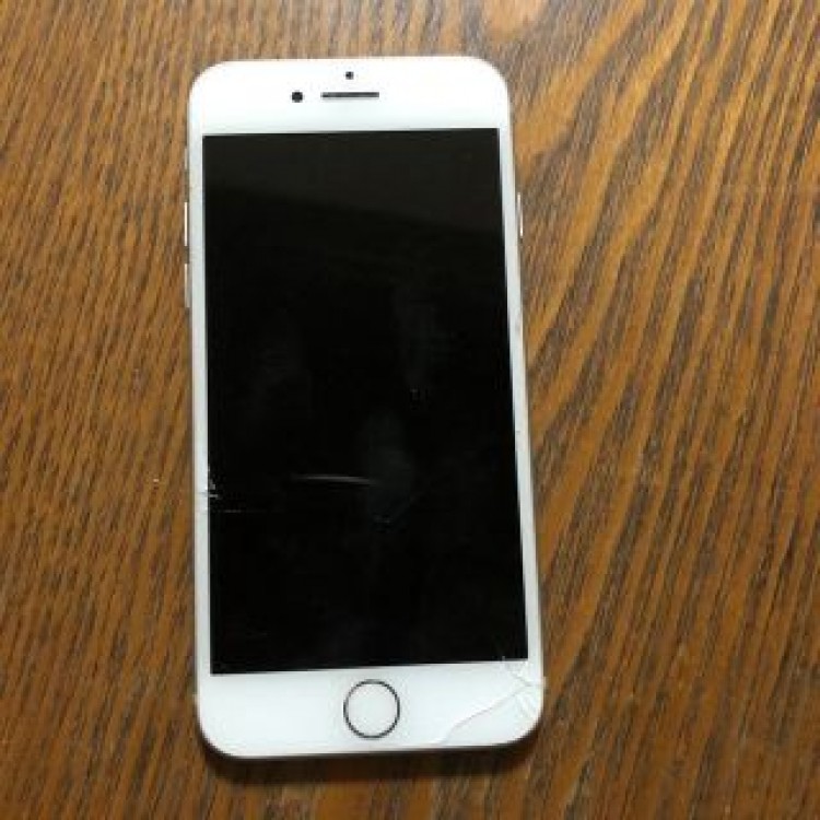 iPhone 8  64G silver  SIMフリー