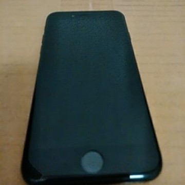 iPhone SE 第二世代　64GB simフリー