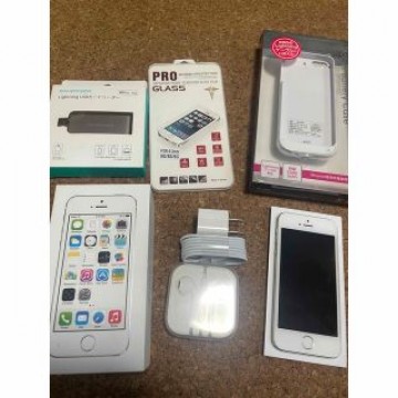 送料無料極美品アップルiPhone5sバッテリーケースカードリーダーフィルム付き