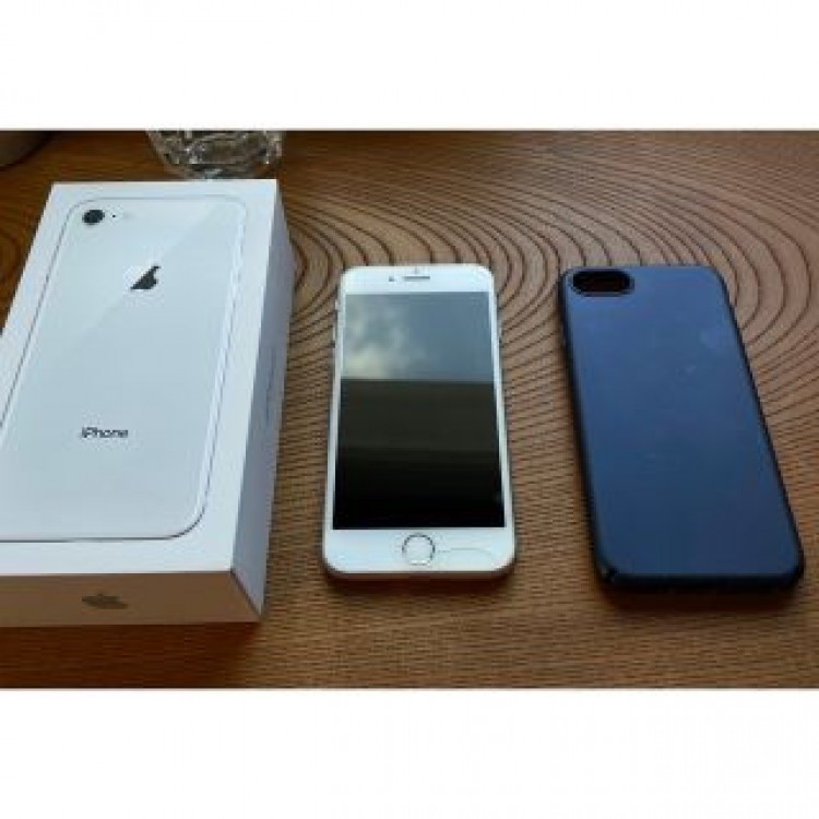 iPhone8 シルバー　simフリー 64gb