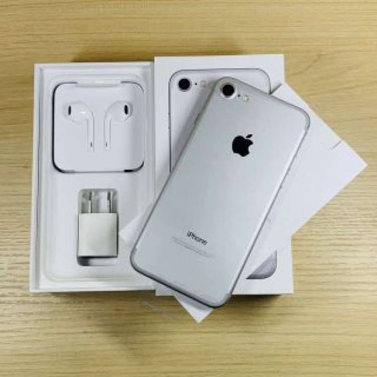 新品 SIMﾛｯｸ解除済 iPhone7 32GB Silver P21