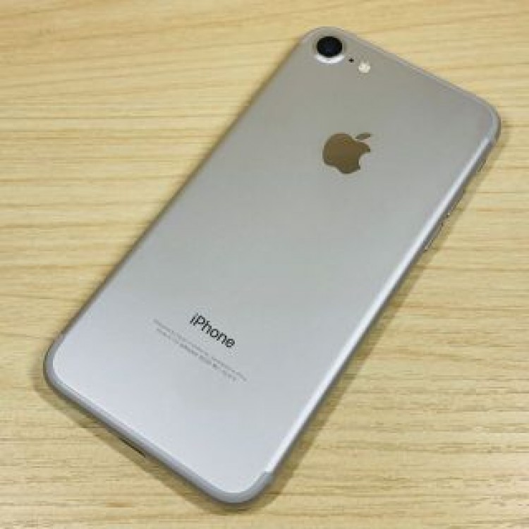 超美品 ﾊﾞｯﾃﾘ-92％ SIMﾛｯｸ解除済 iPhone7 32GB P31