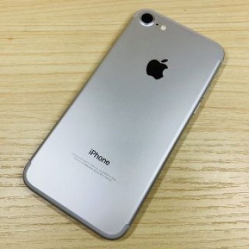 ﾊﾞｯﾃﾘｰ93% SIMﾌﾘｰ iPhone7 32GB P43