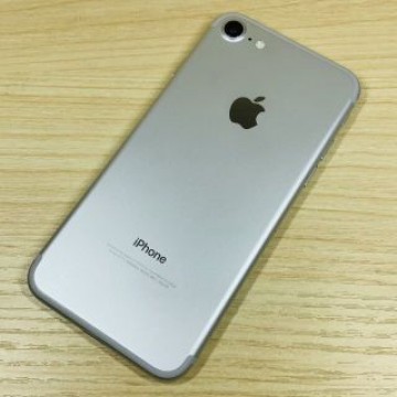 超美品 ﾊﾞｯﾃﾘｰ93％ SIMﾌﾘｰ iPhone7 32GB P115