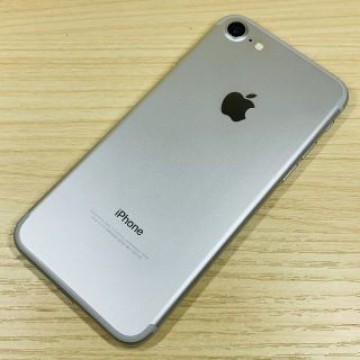 美品 ﾊﾞｯﾃﾘｰ91％ SIMﾌﾘｰ iPhone7 32GB P126