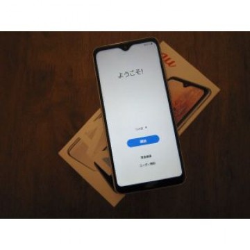 Galaxy A20 SCV46 au ホワイト