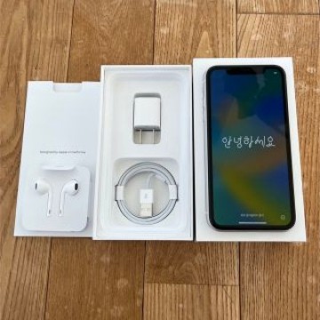 iPhone XR 64gb docomo SIMロック解除済み　ホワイト