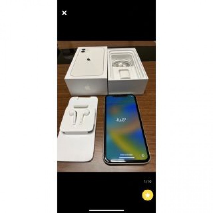 iPhone11 64GB ホワイト　SIMロック解除White 1箇所キズあり