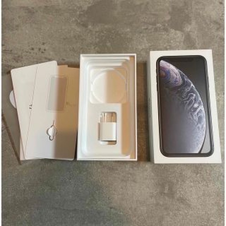 iPhone XR Black 128 GB SIMフリー