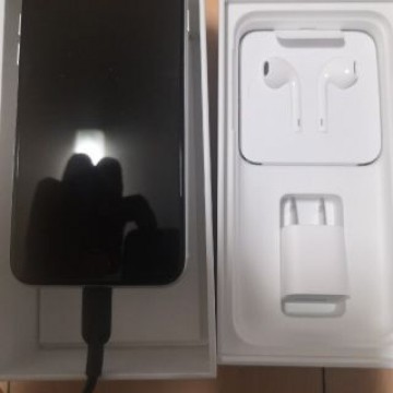 アップル iPhoneSE 第2世代 64GB ホワイト au