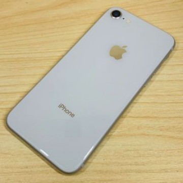 美品 ﾊﾞｯﾃﾘｰ97％ iPhone8 64GB P102