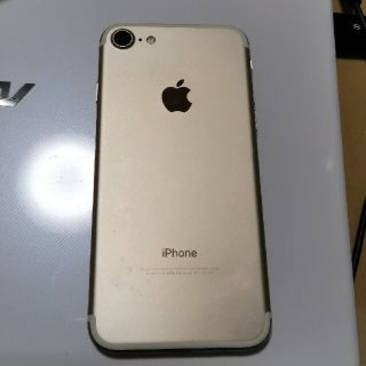 iPhone7 バッテリー74%【中古】
