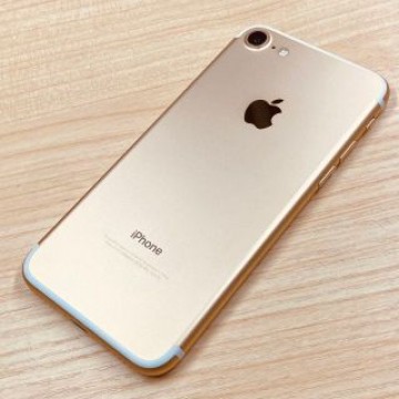 超美品 ﾊﾞｯﾃﾘｰ100％ iPhone7 32GB SIMフリー P131