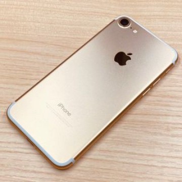 超美品 ﾊﾞｯﾃﾘｰ99％ iPhone7 32GB SIMフリー P59