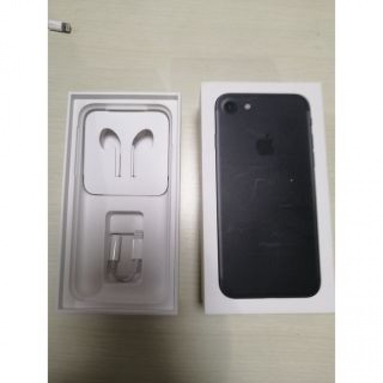 iPhone7 本体　32g