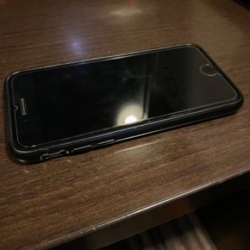 iPhone  SE 第二世代　64GB