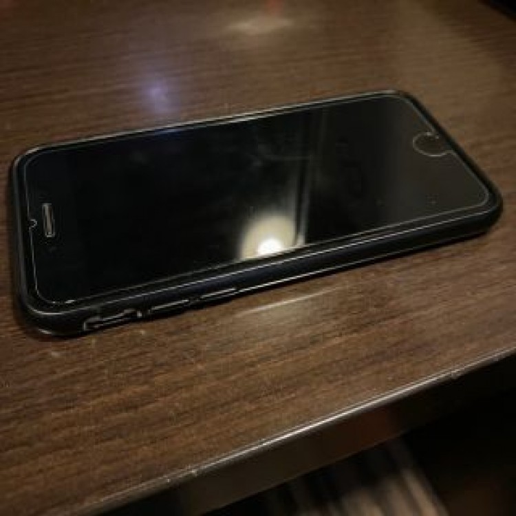 iPhone  SE 第二世代　64GB