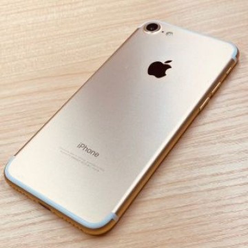 美品 ﾊﾞｯﾃﾘー99％ iPhone7 32GB SIMフリー P99
