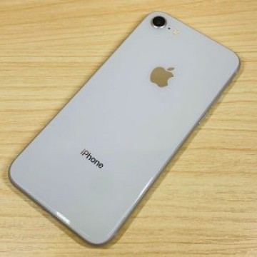 美品 ﾊﾞｯﾃﾘｰ100％ iPhone8 64GB P77