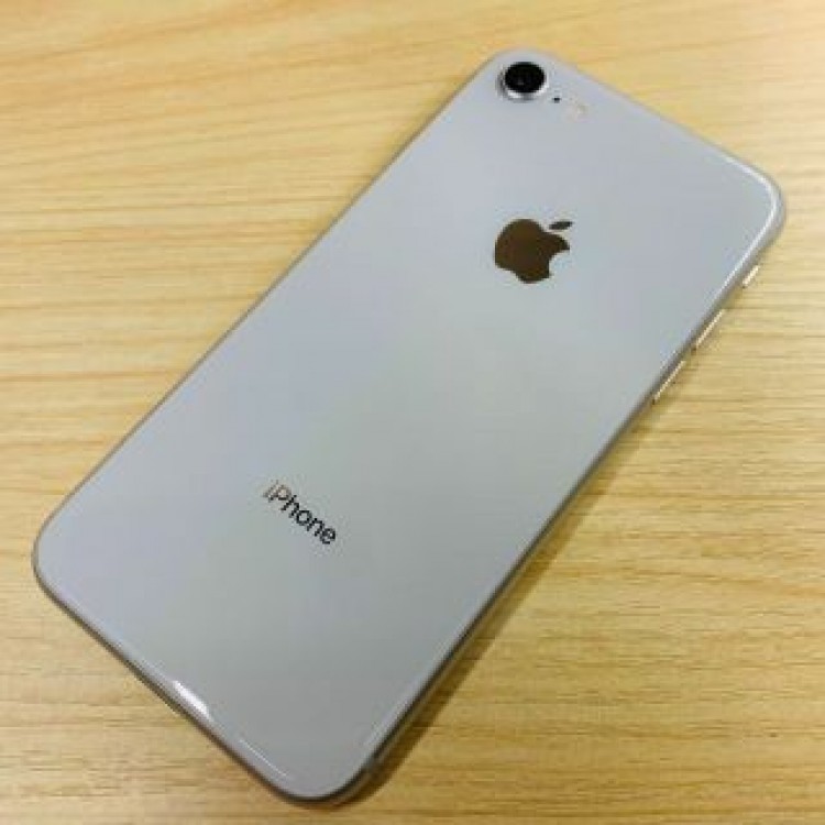 SIMフリー バッテリー100％ iPhone8 64GB P6
