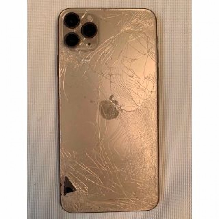 iPhone11 pro Max 256 背面割れ