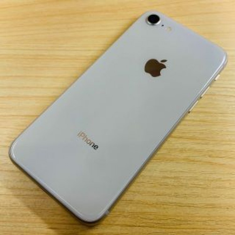 超美品 ﾊﾞｯﾃﾘｰ100％ iPhone8 64GB P82