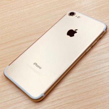 美品 ﾊﾞｯﾃﾘｰ100％ iPhone7 32GB SIMフリー P66