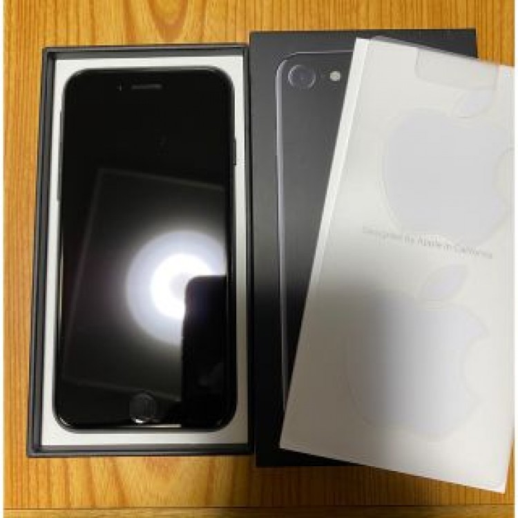 iphone 7  128GB ジェットブラック　本体　充電の不具合あり
