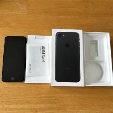 Apple iPhone7 32GB ブラック docomo