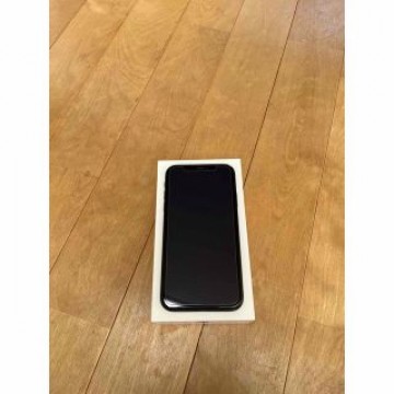 iPhone XR Black 128 GB au