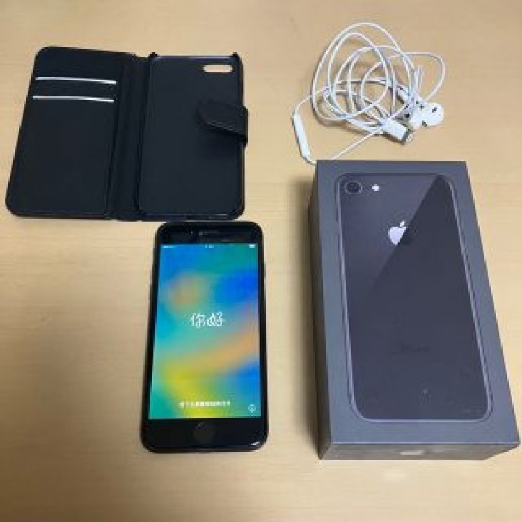 iPhone8 スペースグレイ 64GB 純正イヤホン・箱つき