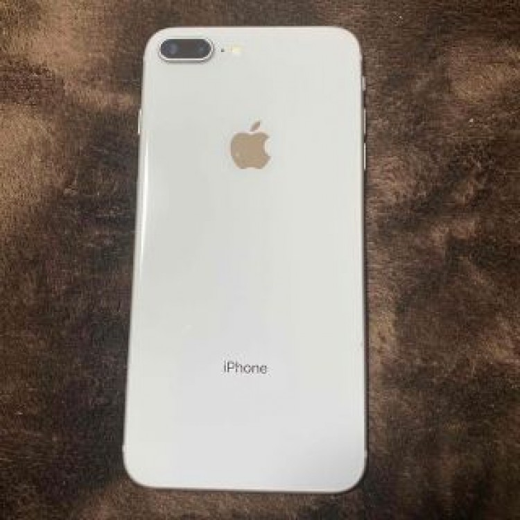 iPhone8プラス　64G 美品！！