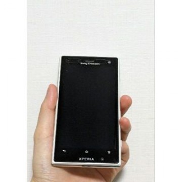 中古品エクスペリアXperia-acro HD au16GB ホワイト