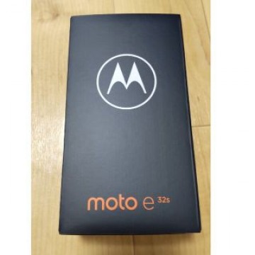 未使用 MOTOROLA　moto e32s