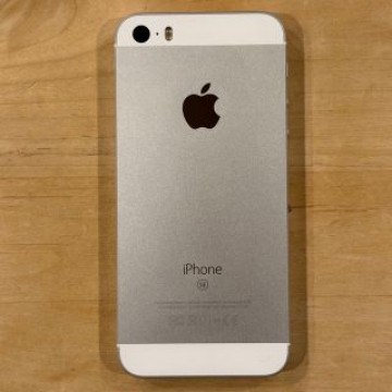 iPhone SE Silver 32 GB SIMフリー(解除済み)
