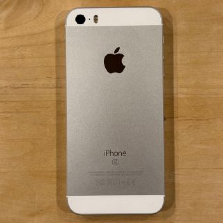 iPhone SE Silver 32 GB SIMフリー(解除済み)