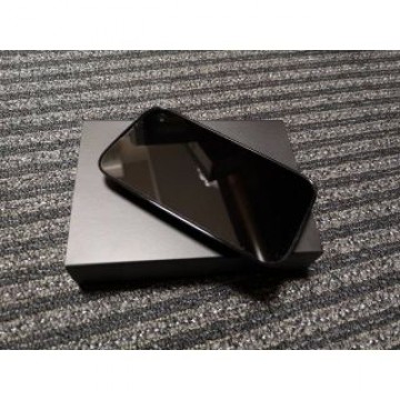 【送料込・未使用同然・ケース付・液晶保護シート貼付済】バルミューダフォン