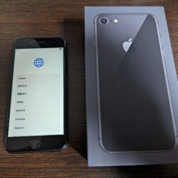 iPhone 8 Space Gray 64 GB SIMロック解除済