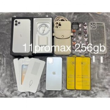 iPhone 11 Pro Max シルバー 256 GB SIMフリー
