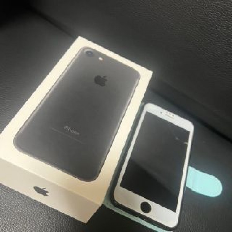 iPhone7 本体 SIMロック解除済み ブラック