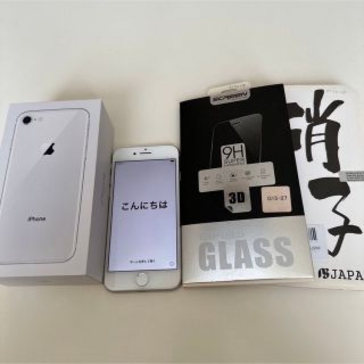 iPhone 8 Silver 64 GB docomo