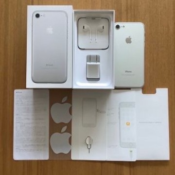 iPhone7 32GBシルバー　おまけ付き(新品ケース)