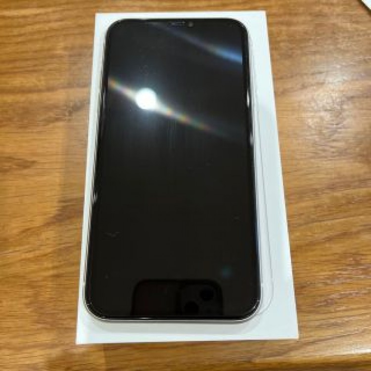 【美品】　iPhone11 本体　ホワイト　保護フィルム付き　